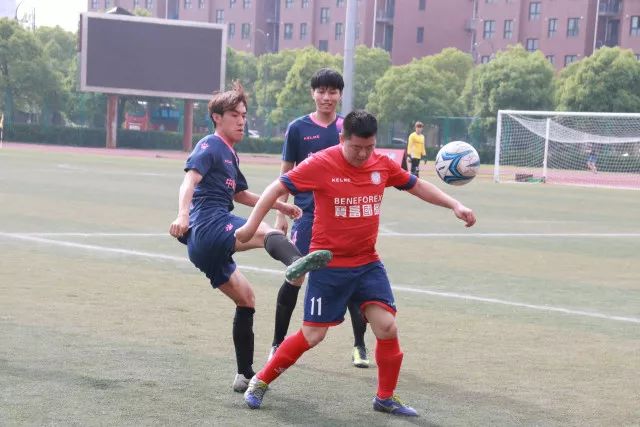 曼城转会窗大换血，重建中场锋线存疑